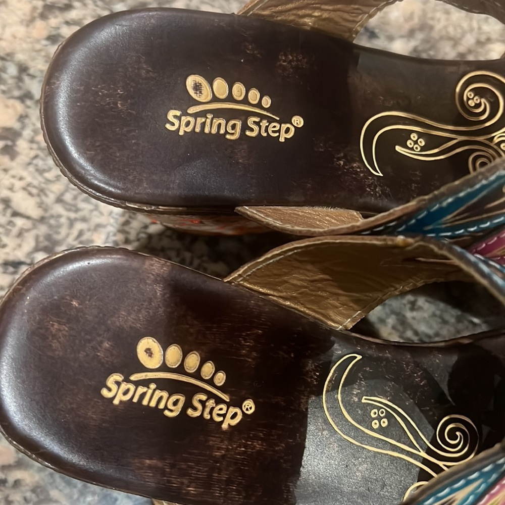 Spring Step Sandals - Picture 4 of 10